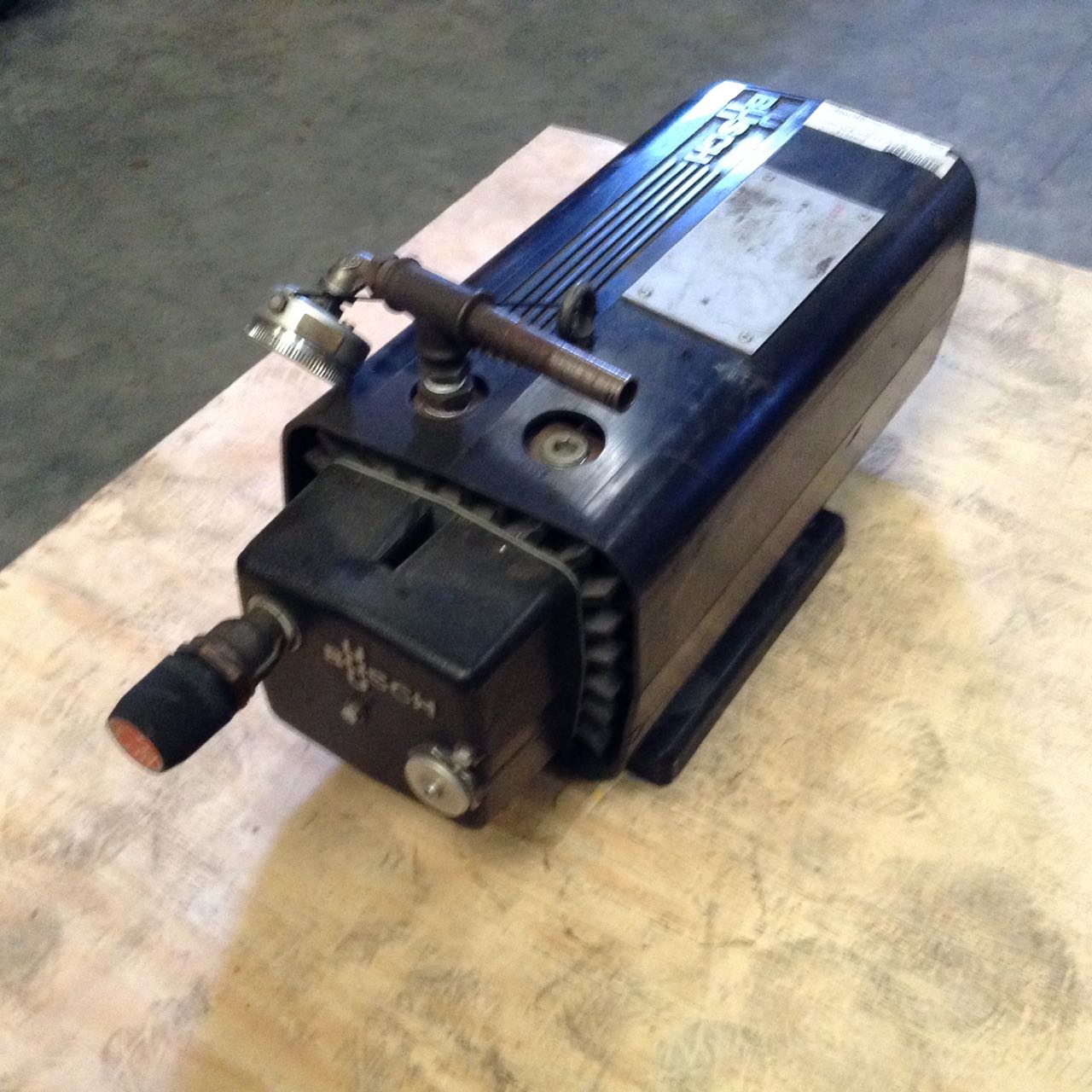 Busch SV 1040 B 000 INXX Vacuum Pump UMP