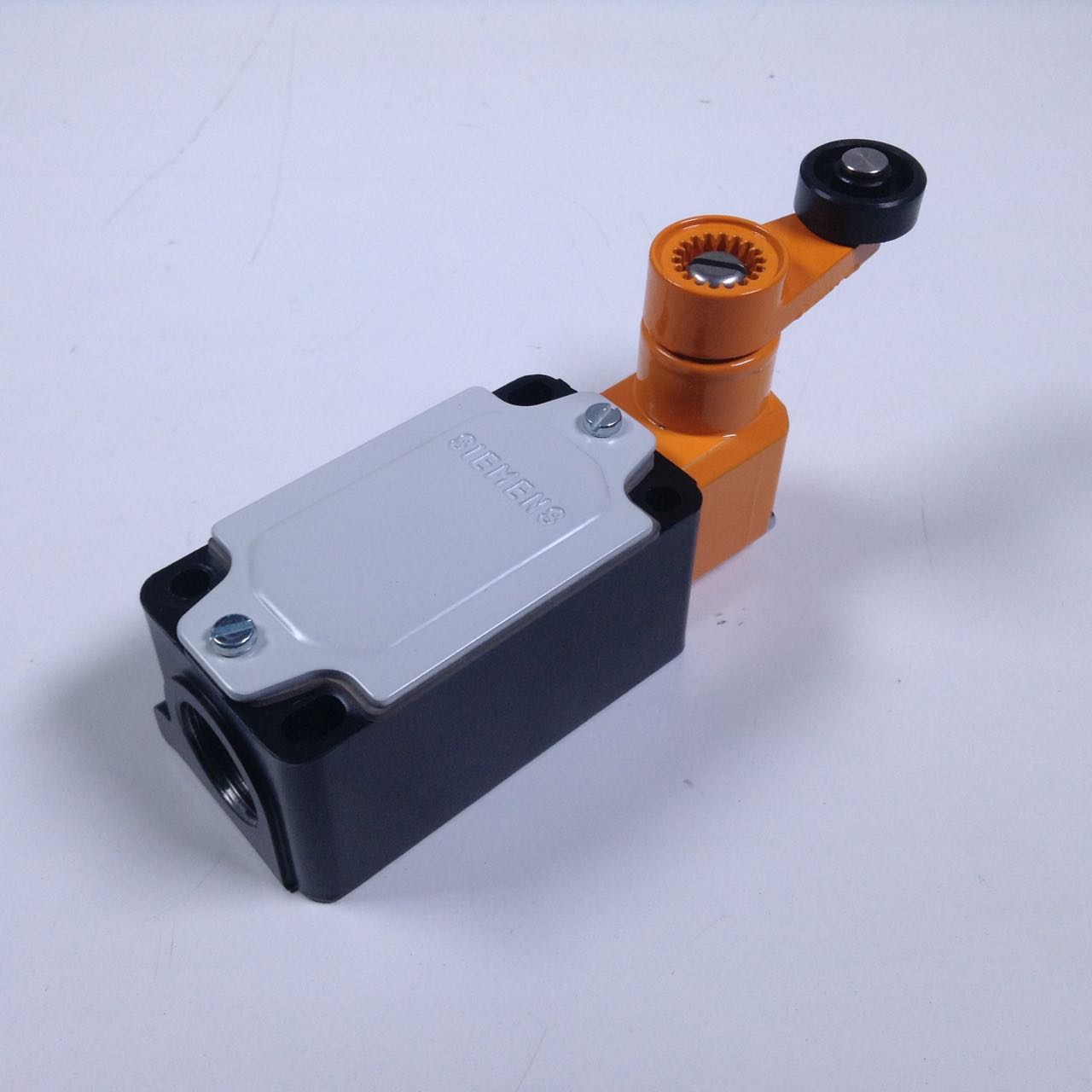 Siemens 3SE21201GW Safety Limit Switch NFP