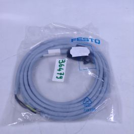 1 PCS NEW IN BOX FESTO plug socket with cable KMEB-1-24-2.5-LED 151688 