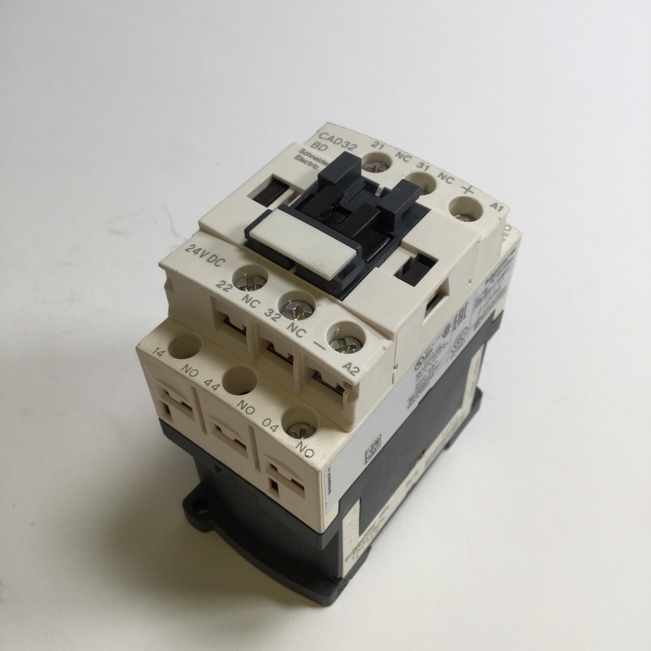 Schneider Electric CAD32BD TeSys D Control Relay New NFP