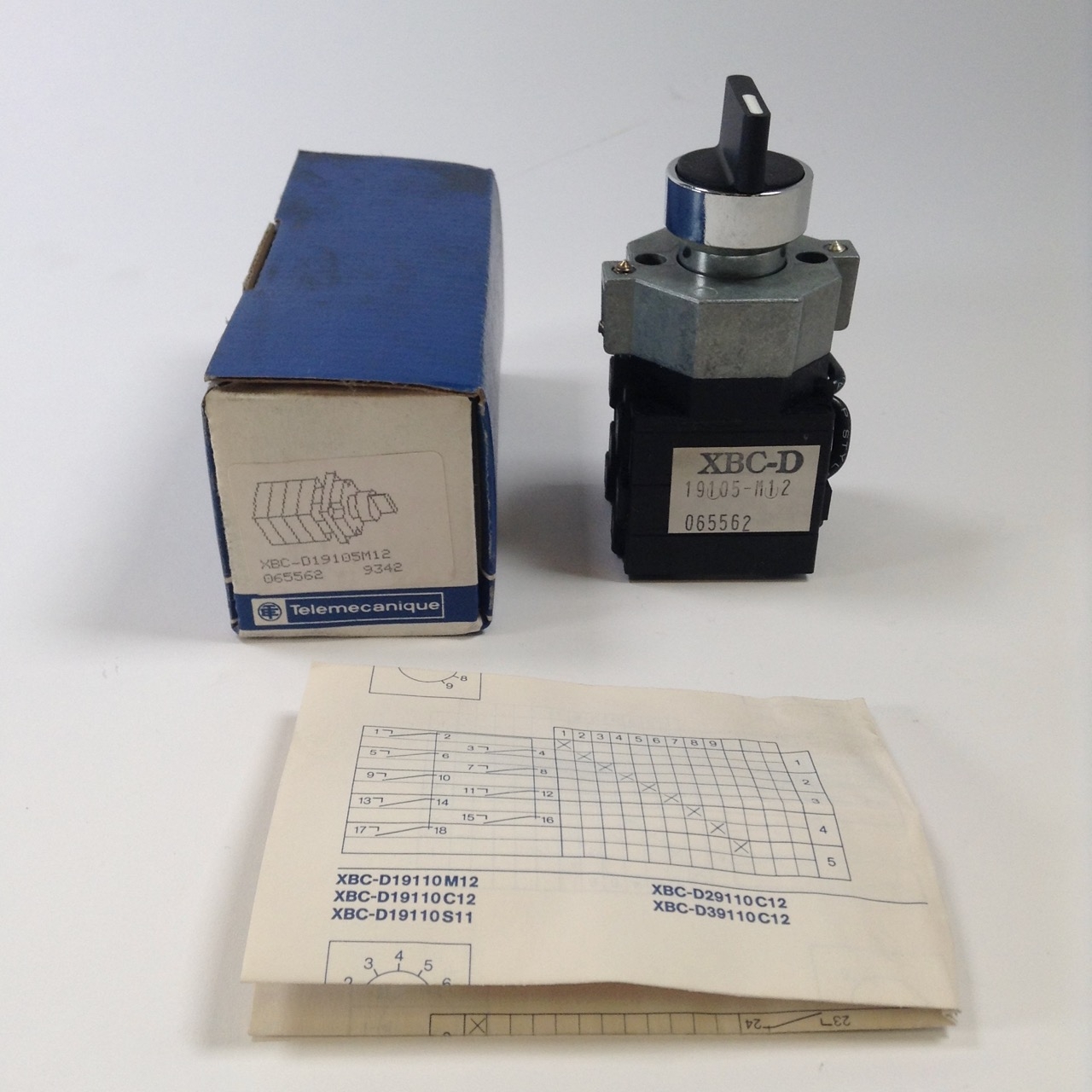 Telemecanique XBCD19105M12 Selector switch XBC D19105M12 New NFP