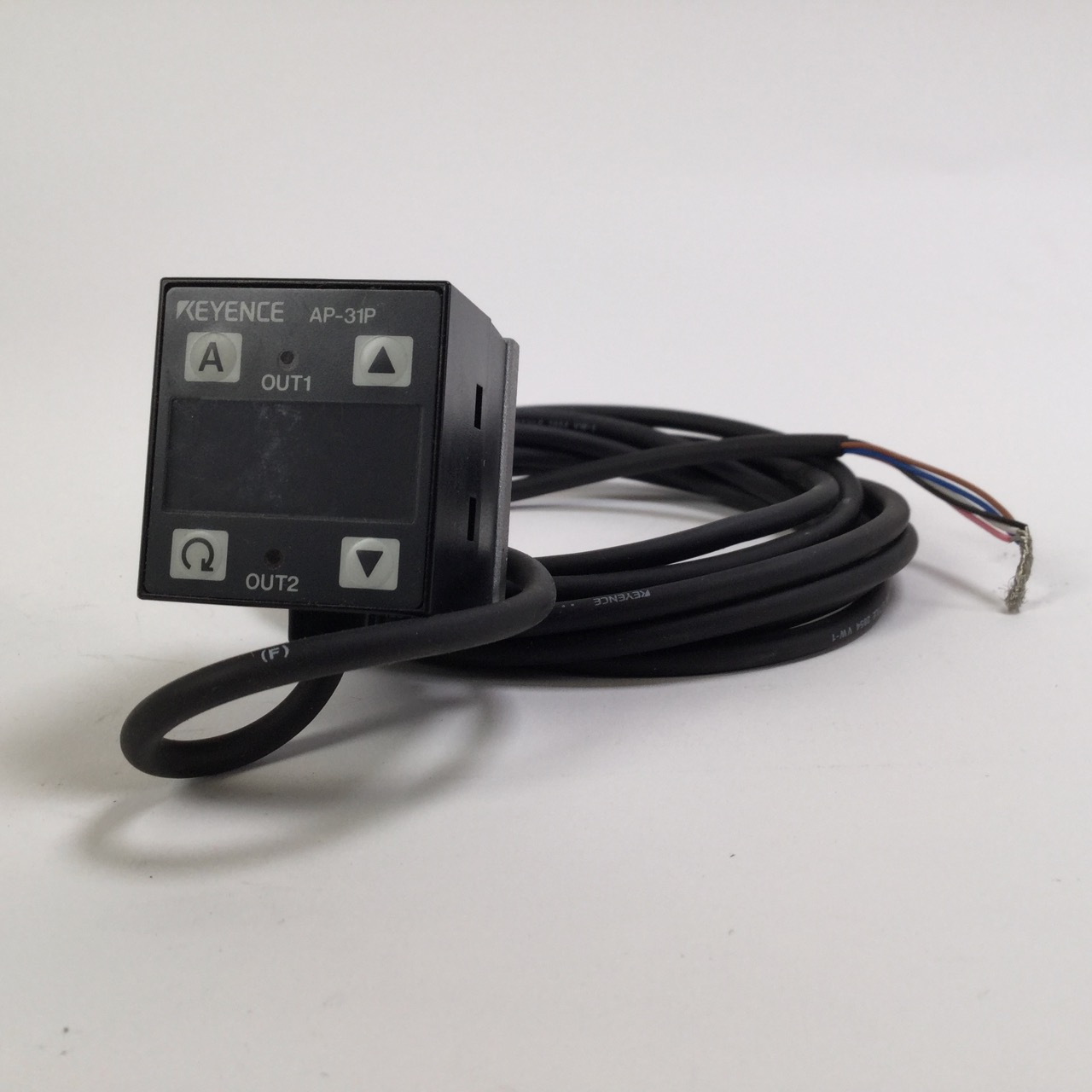 Keyence AP31P Digital Pressure Sensor Luftdrucksensor 1224V New NFP